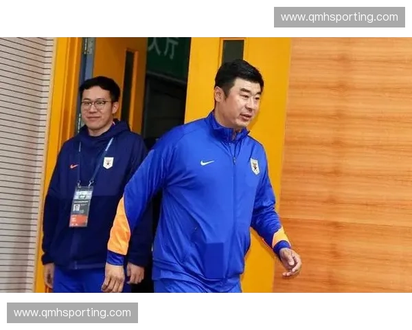 2-1！王彤补时读秒丢球！韩鹏兄弟遭戏耍！泰山关系户再成笑柄_比赛_鹏城_深圳